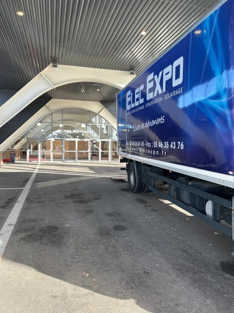 Distribution électrique Salon Habitat Pornichet – installation des stands