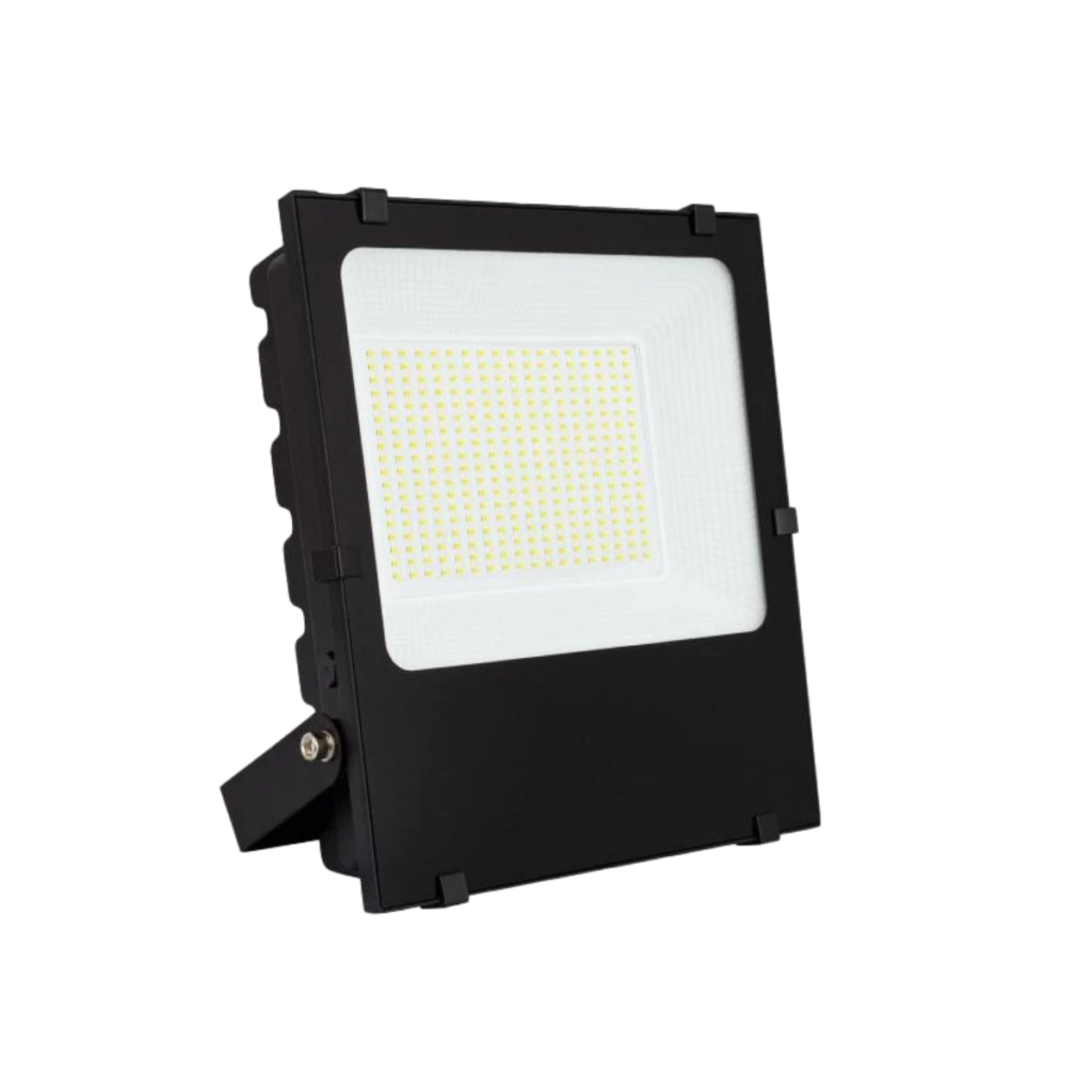 Projecteur LED compact avec support orientable destiné à l’éclairage de structures et d’événements temporaires.