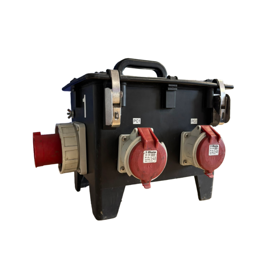 Coffret de répartition électrique portatif avec entrée CEE 32A et deux sorties CEE 32A rouges PC1 et PC2