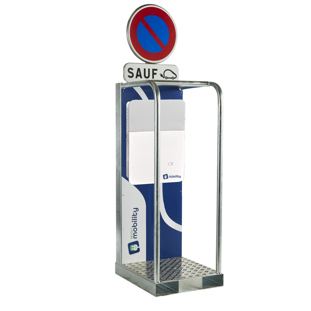 Borne de recharge pour véhicule électrique Revolt Mobility protégée par une structure métallique